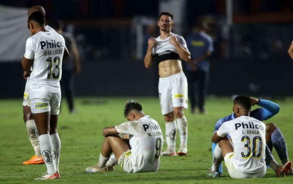 La mala campaña que sentenció el descenso de Santos por primera vez