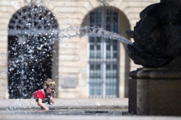 Ola de calor en Francia: imponen restricciones al uso del agua potable por sequías