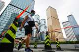 Los hongkoneses limpian las pruebas de su libertad perdida