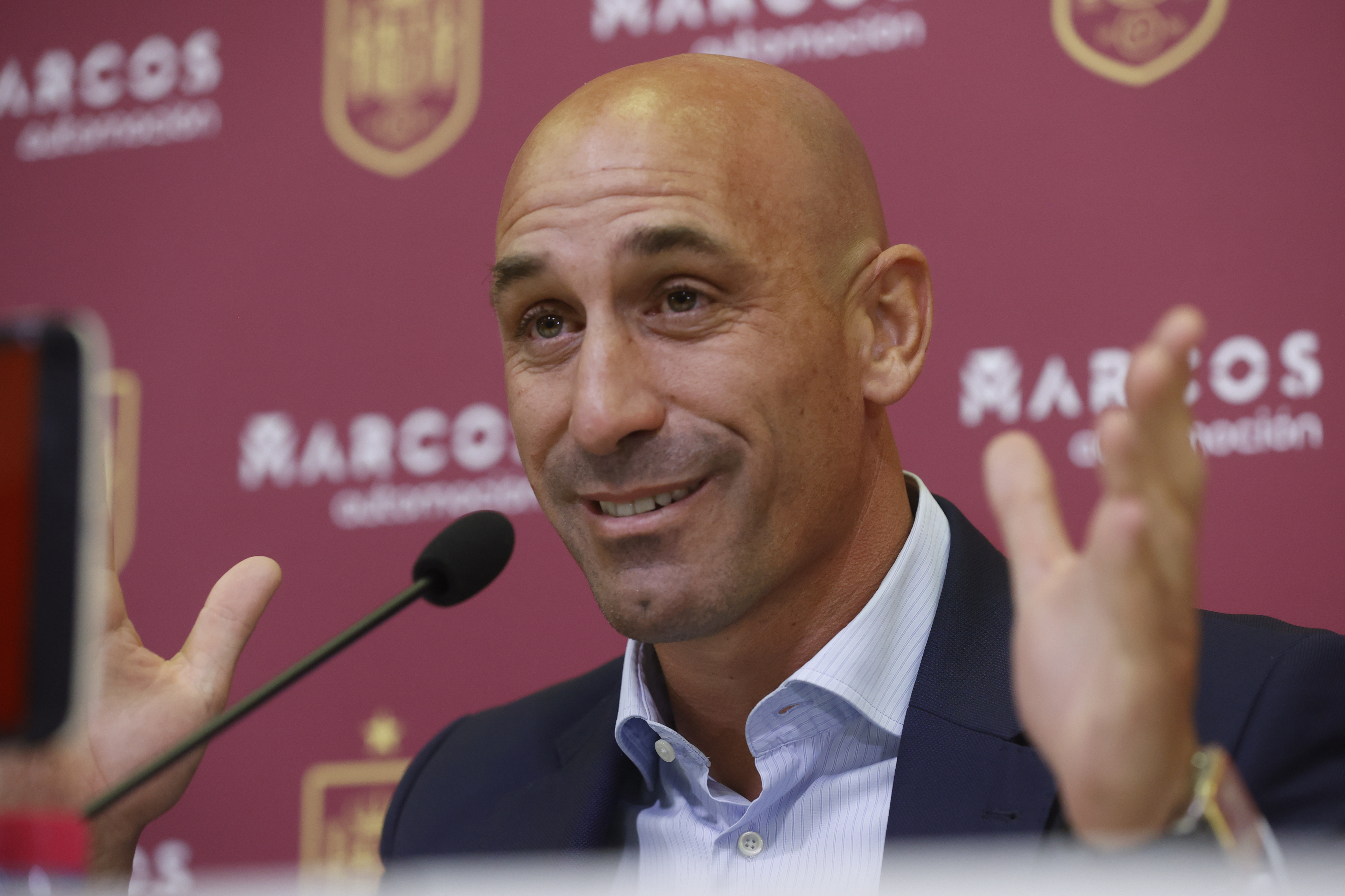 MADRID, 10/09/2023.- Fotografía de archivo perteneciente al 22/09/2022. Luis Rubiales, hasta ahora presidente de la Real Federación Española de Fútbol (RFEF) y suspendido durante 90 días por la FIFA, ha anunciado este domingo que renuncia a su cargo. "Hoy he transmitido a las 21:30 al Presidente en funciones, D. Pedro Rocha, mi renuncia al cargo de Presidente de la RFEF. También le he informado de que he hecho lo mismo con mi cargo en UEFA para que mi puesto en la Vicepresidencia pueda ser sustituido", señala en su cuenta de la red social X. EFE/ARCHIVO Juan Carlos Hidalgo