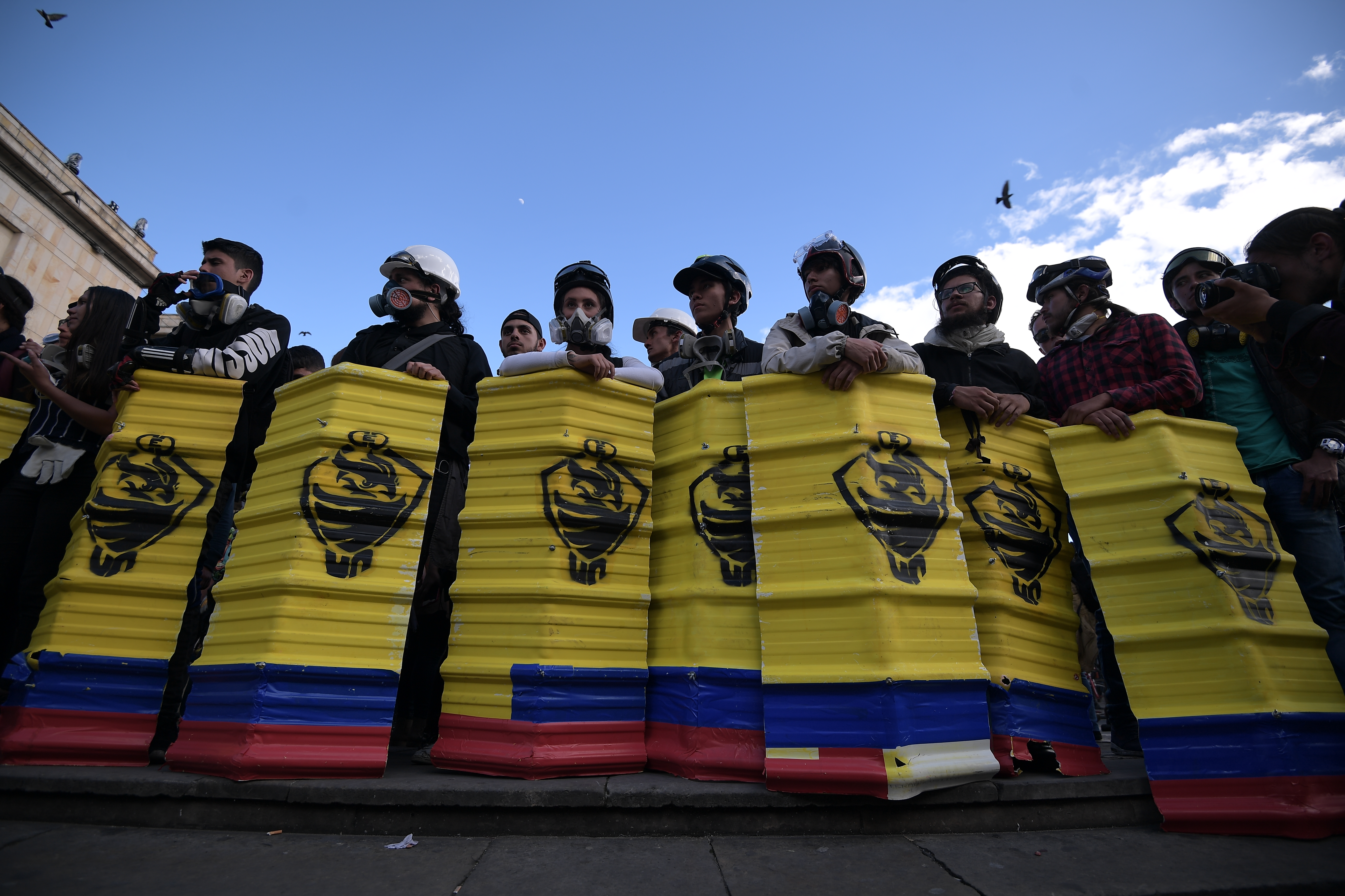 Marchas del 4 de diciembre, convocadas por diferentes sectores sociales: el movimiento estudiantil universitario, las centrales obreras, la guardia indígena, campesinos, afros y las mujeres, los cuales se reunieron en  la Plaza de Bolívar para manifestarse en contra de las políticas del gobierno de Iván Duque.