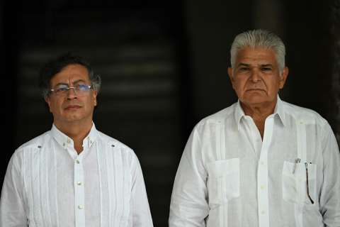 Petro respalda propuesta panameña de línea férrea en el Darién para la integración