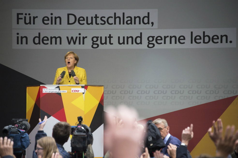 La canciller alemana, Angela Merkel, durante un acto de campaña de su partido, la Unión Cristianodemócrata (CDU), en Friburgo (Alemania). Se celebrarán elecciones generales el próximo 24 de septiembre. / EFE