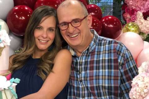 Laura Acuña mostró tierno regalo que lleva las prendas favoritas de Jota Mario