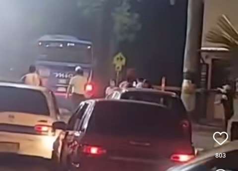 Bus del Mío, tras persecución, terminó metido en un batallón del Ejército en Cali