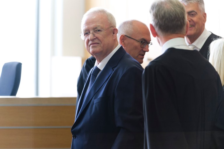 Expresidente de Volkswagen niega las acusaciones en el juicio del “dieselgate”
