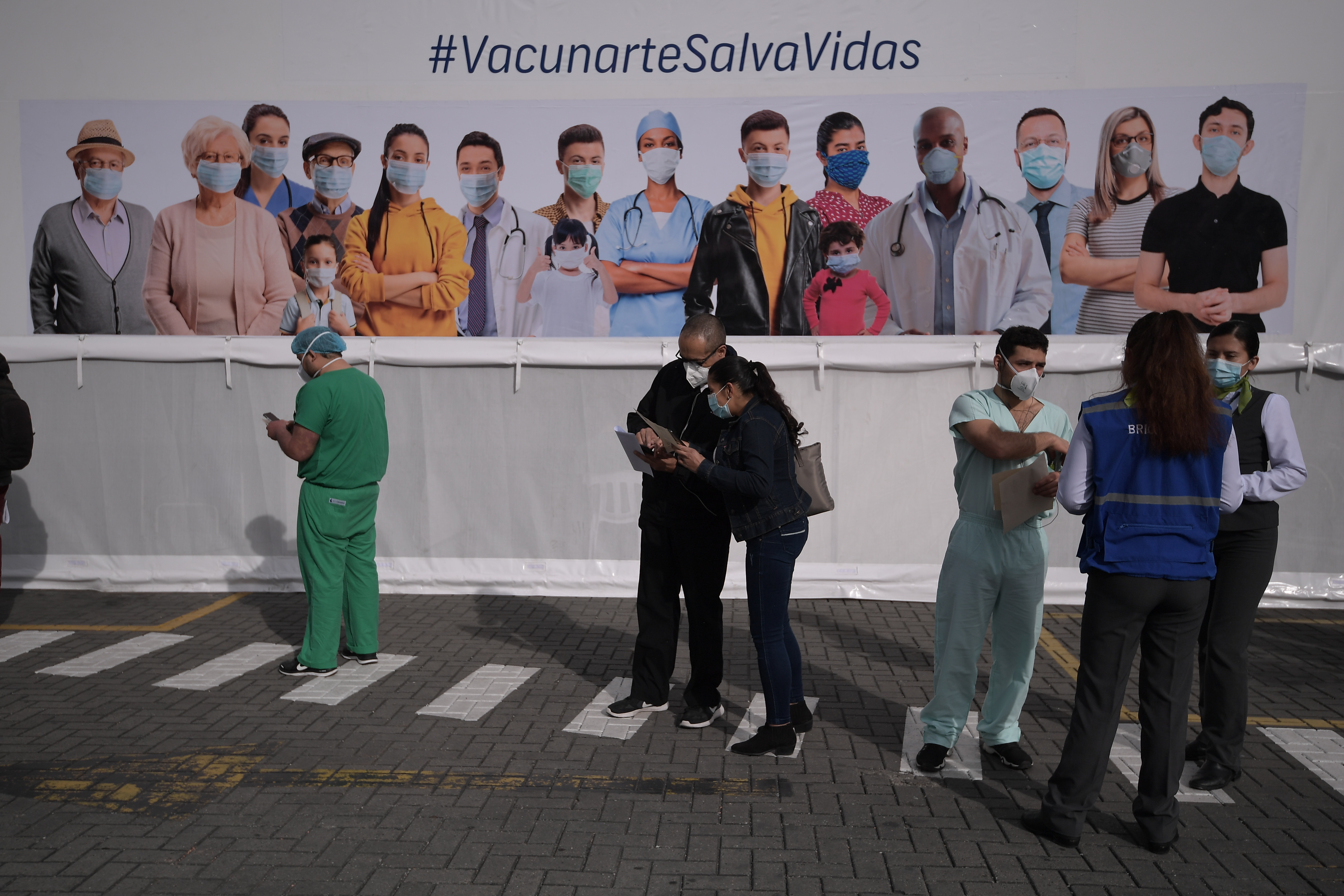 Inicio del proceso de vacunación contra Covid-19, al  personal de la salud en Bogotá.