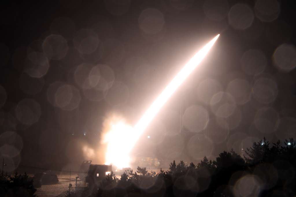 - (Korea, Republic Of), 04/10/2022.- A handout photo made available by the South Korean Joint Chiefs of Staff shows South Korea and the United States holding joint missile firing drills at an unspecified location in South Korea, 05 October 2022. The firing of four ground-to-ground missiles into the East Sea was made in response to North Korea's intermediate-range ballistic missile launch the previous day. (Corea del Sur, Estados Unidos) EFE/EPA/Joint Chiefs of Staff / HANDOUT SOUTH KOREA OUT HANDOUT EDITORIAL USE ONLY/NO SALES