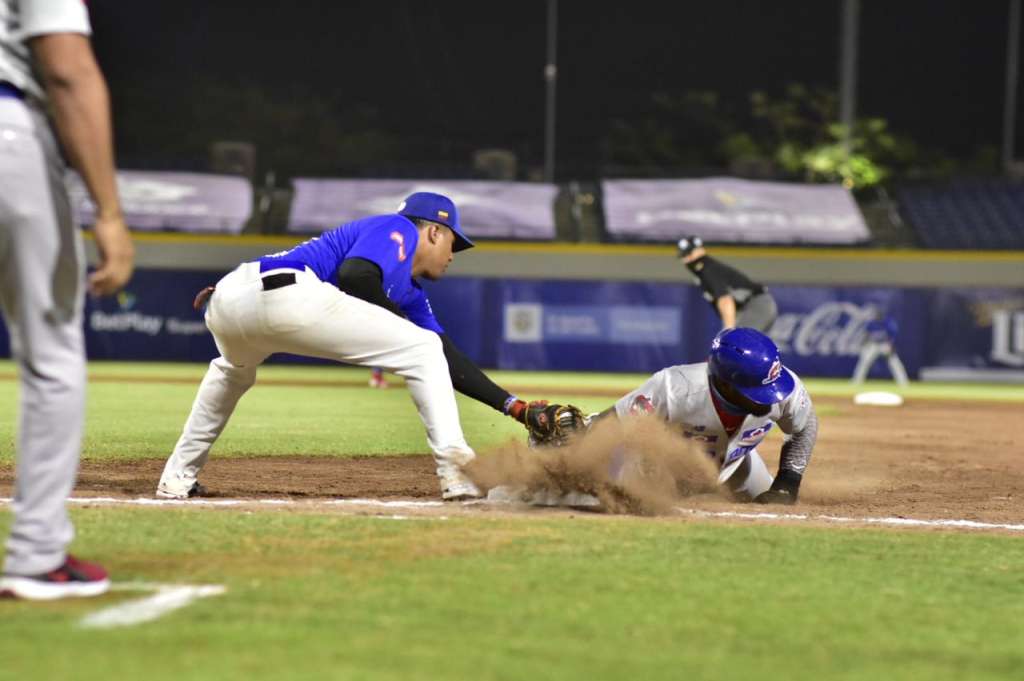 Vaqueros se pone arriba 2-1 en la final del béisbol colombiano