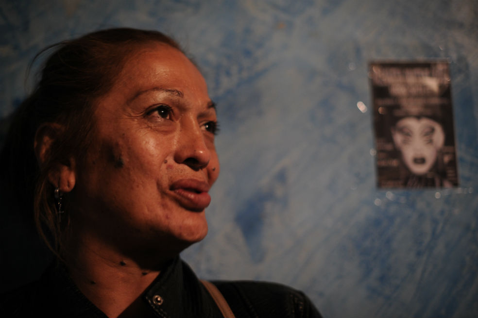 Pie de foto: Andrea Correa, lideresa trans que lleva 30 años en el barrio Santa Fe, de Bogotá.
