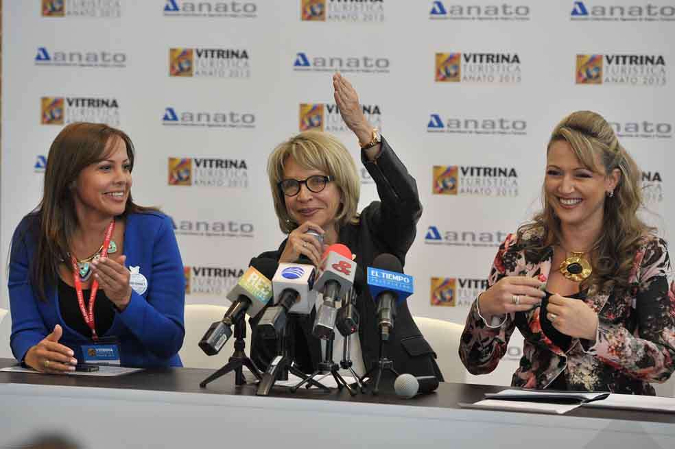 Sandra Taylor, viceministra de Turismo (izq.); Cecilia Álvarez-Correa, ministra de Comercio, Industria y Turismo, y Paula Cortés, presidenta de Anato. / Gustavo Torrijos - El Espectador