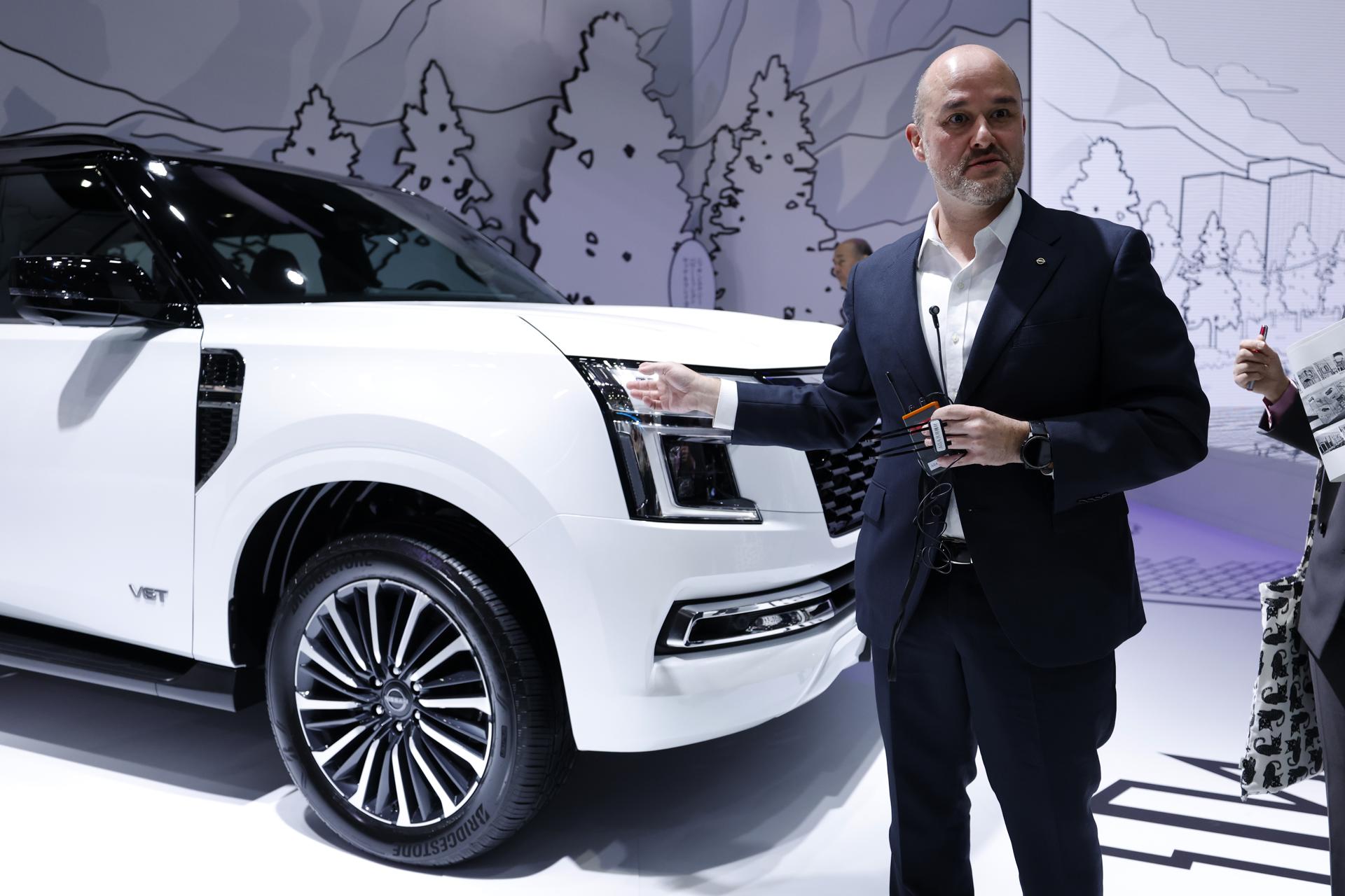 TOKYO (Japan), 29/10/2025.- Ivan Espinosa, President and CEO of Japanese carmaker Nissan Motor Co., gestures at the Japan Mobility Show 2025 in Tokyo, Japan, 29 October 2025. The Japan Mobility Show 2025 will be open to the general public from 30 October to 09 November 2025. (Japón, Tokio) EFE/EPA/KIYOSHI OTA