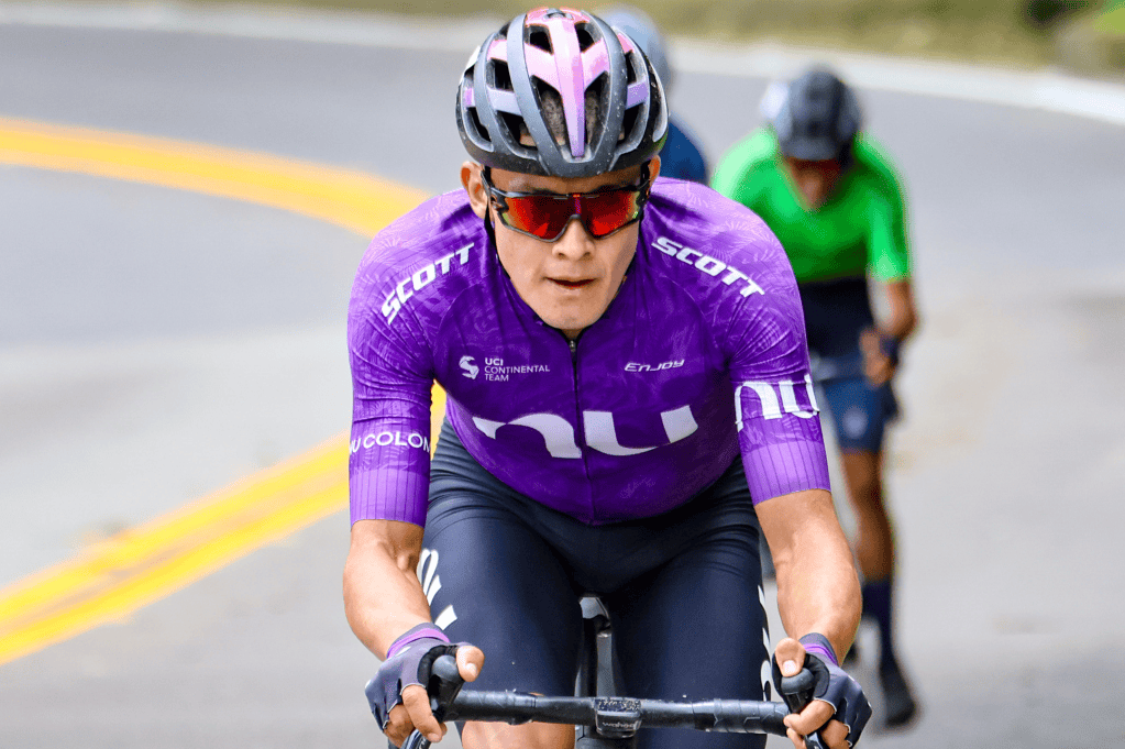 Rodrigo Contreras, vigente campeón, busca su segundo título en la Vuelta a Colombia.
