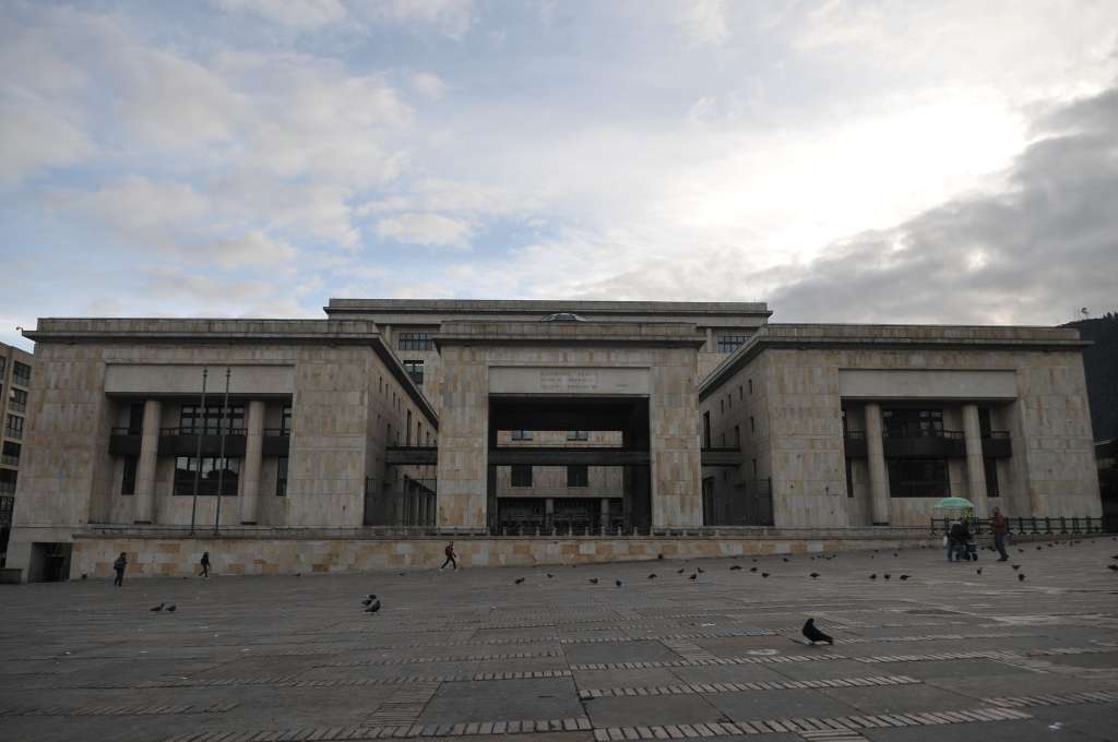 Fachada de este edificio ubicado en la Plaza de Bolívar en la ciudad de Bogotá