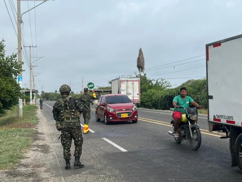 Crisis en la Troncal del Caribe: siete bloqueos, turistas atrapados y comunidades confinadas