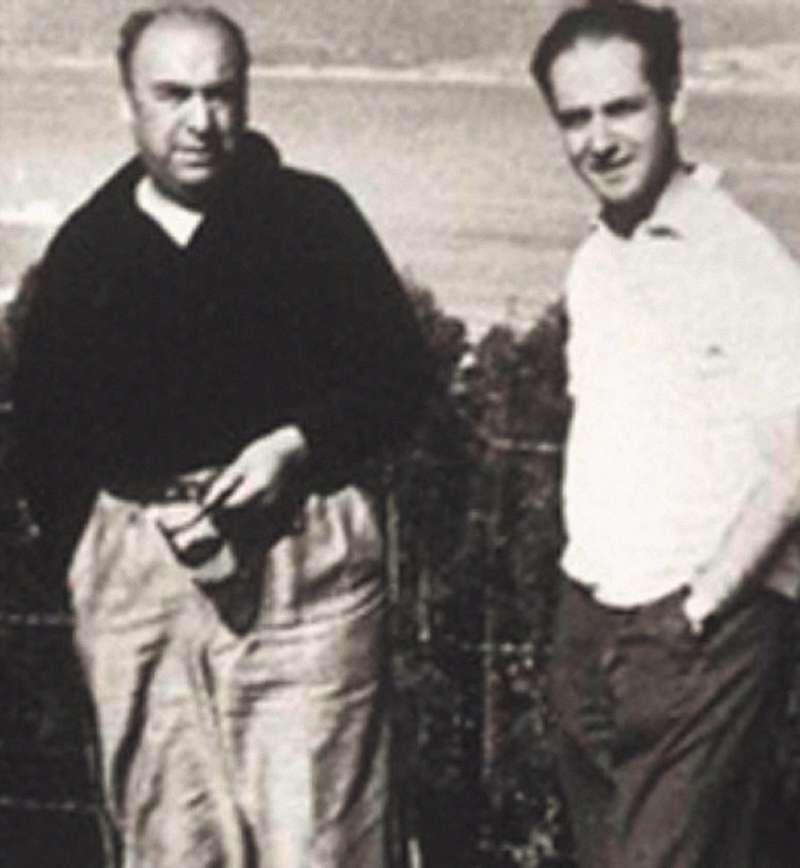 Los escritores chilenos Pablo Neruda (izq.) (1904-1973) y Jorge Edwards (der.) (1931-2023). / Archivo