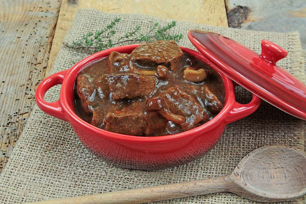 Carne con cebolla y tomate