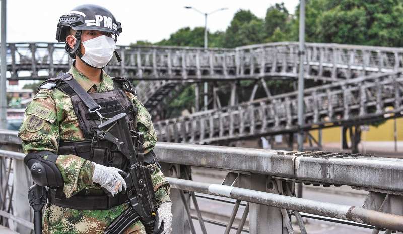 Concejal recogerá firmas para plantear la propuesta de militarizar Bogotá y, de esta manera, aumentar la vigilancia en la ciudad.