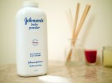 Corte de EE.UU. condena a Johnson & Johnson por casos de talco relacionado con cáncer