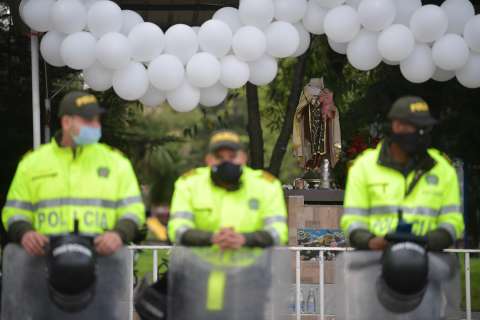 Piden suspensión de policías que podrían estar implicados en la muerte de dos jóvenes