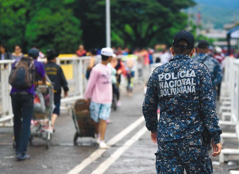 En el último año, 402.354 venezolanos salieron de su país. / Gustavo Torrijos