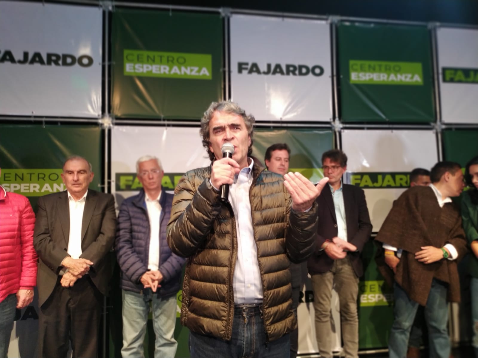 Sergio Fajardo, ganador de la consulta Coalición Centro Esperanza, durante su discurso de victoria este domingo.