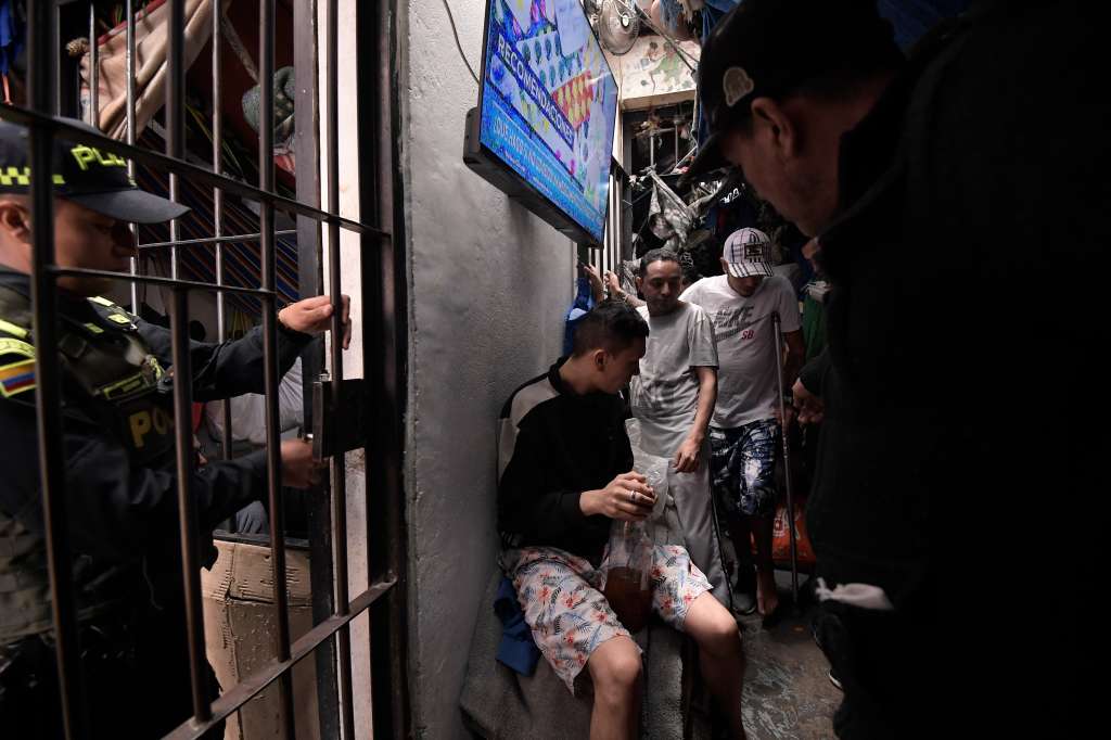 La Corte Constitucional realizó una inspección judicial a estaciones de policía del sur de Bogotá para poner en evidencia la crítica situación de la población privada de la libertad. Esta es la primera de varias visitas que se realizarán en el territorio nacional.