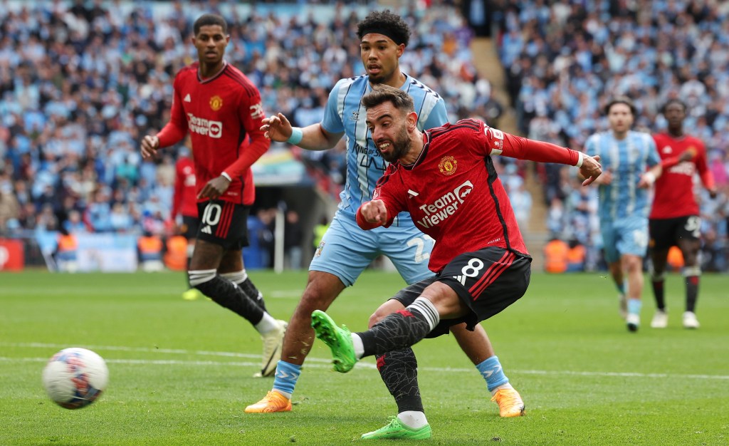 Manchester United sufrió con Coventry, pero se metió a la final de la FA Cup