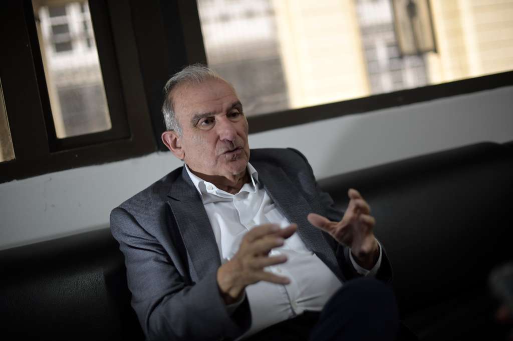 Senador de la coalición Centro Esperanza.