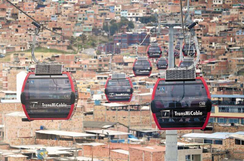Según los objetivos del Plan Distrital de Lectura y Escritura "Leer es volar", la alcaldía inauguró dos nuevas biblioestaciones, una ubicada en el Portal El Tunal, con conexión al TransMiCable. / Gustavo Torrijos