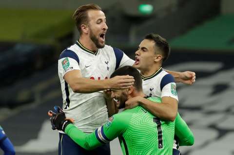 Jugadores del Tottenham, en problemas por violar protocolos sanitarios