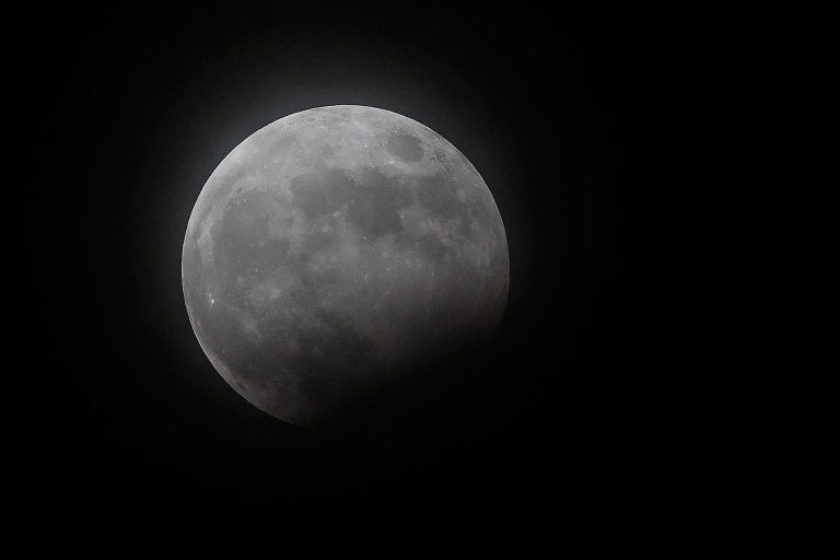 Cumplir años durante o cerca de la luna llena, esto significa según la astrología
