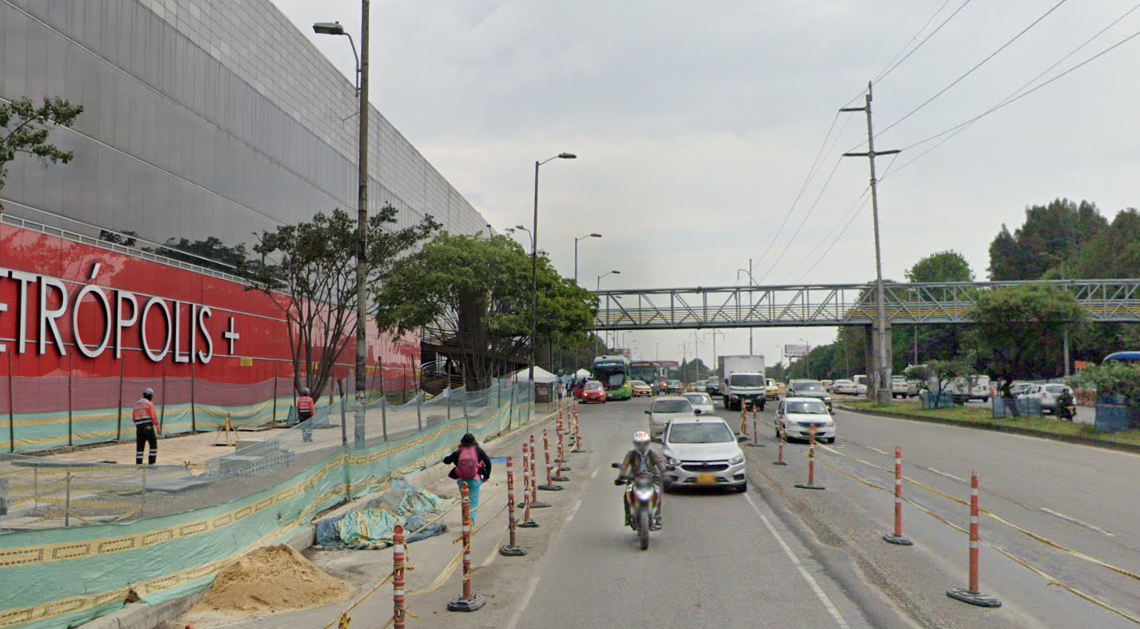El accidente se presentó en el carril de sur a norte, en inmediaciones del centro comercial Metrópolis.