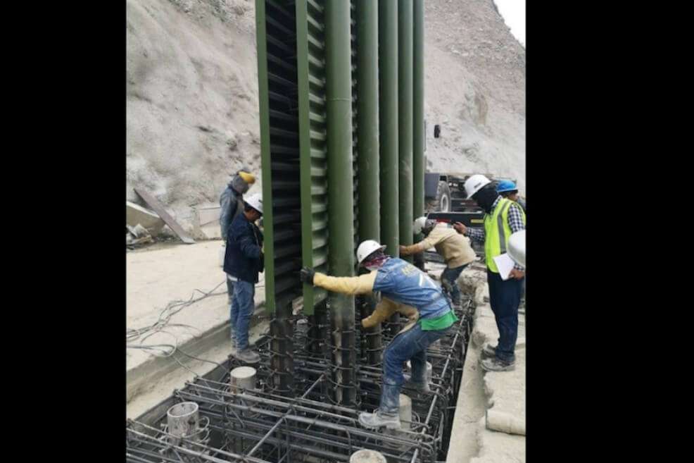 La obra está compuesta por una barrera metálica de cerramiento que tendrá una longitud aproximada de 216 metros. / Cortesía ANI.