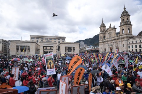 Mesada 14 para los docentes avanza tras publicación de un decreto presidencial