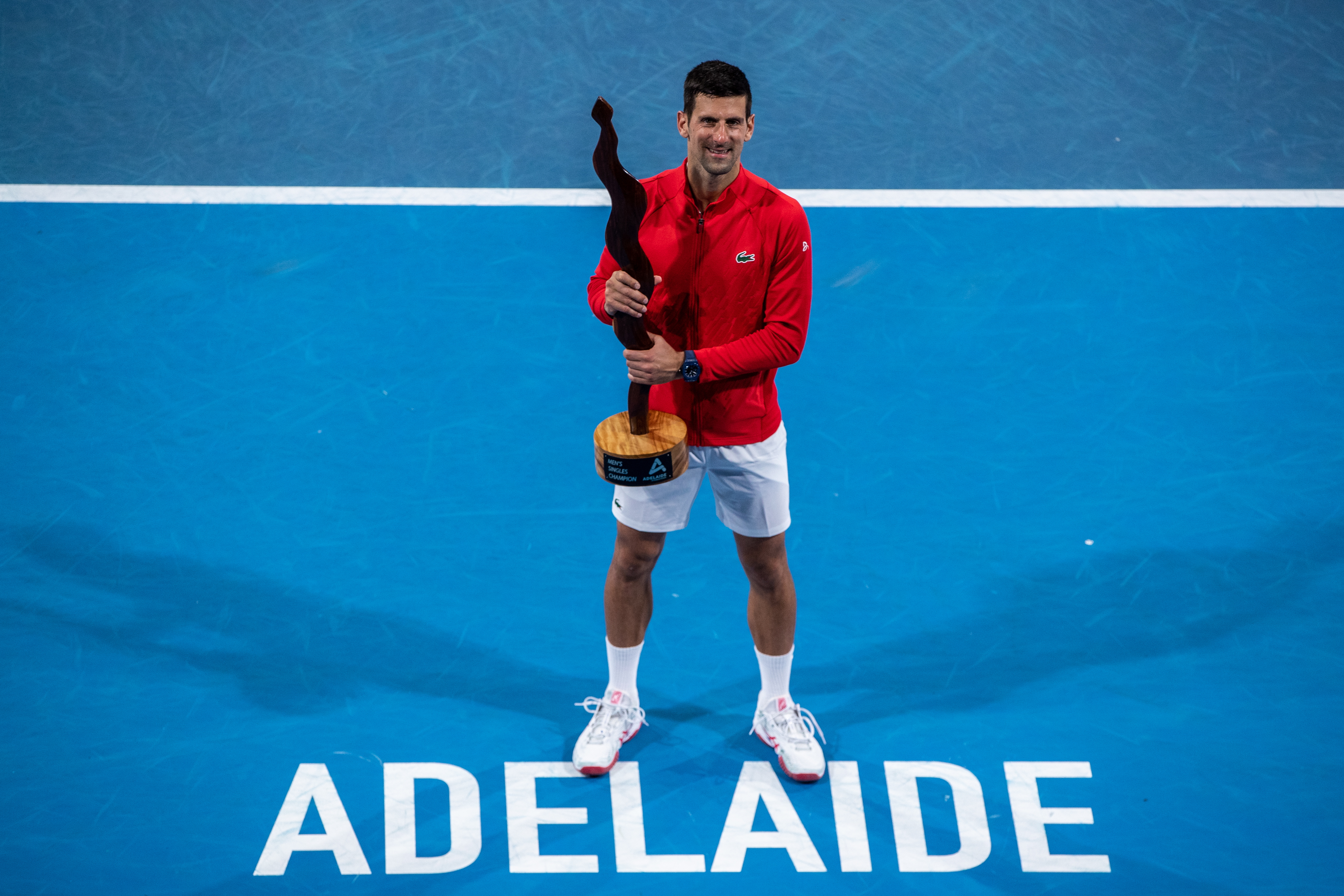 Adelaide (Australia), 07/01/2023.- Novak Djokovic of Serbia celebrates victory in his match against Sebastian Korda of the United States during the Mens Singles Final 2023 Adelaide International Tennis Tournament at the Memorial Drive Tennis Centre in Adelaide, Australia, 08 January 2023. (Tenis, Estados Unidos, Adelaida) EFE/EPA/MATT TURNER AUSTRALIA AND NEW ZEALAND OUT