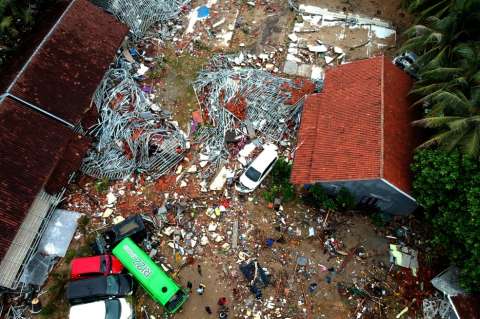 Tsunami en Indonesia: ya son 220 muertos y más de 800 heridos