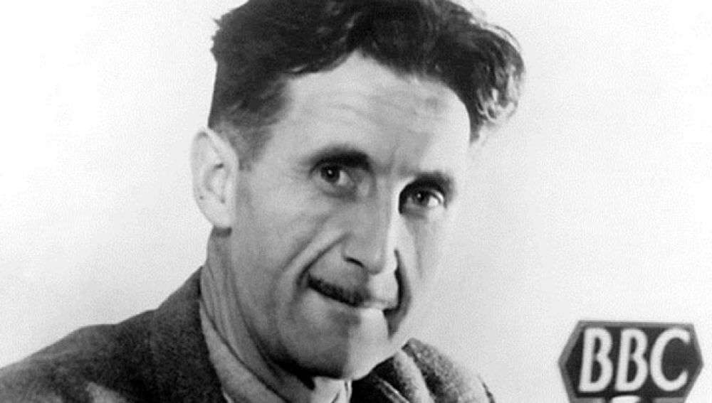 George Orwell en una entrevista para la BBC, una emisora con la que tuvo innumerables conflictos ideológicos a lo largo de su vida. / Cortesía