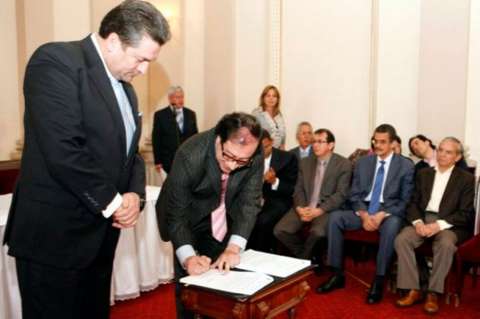 Presidente del Concejo dijo que no es responsable de la "ineptitud" de Petro