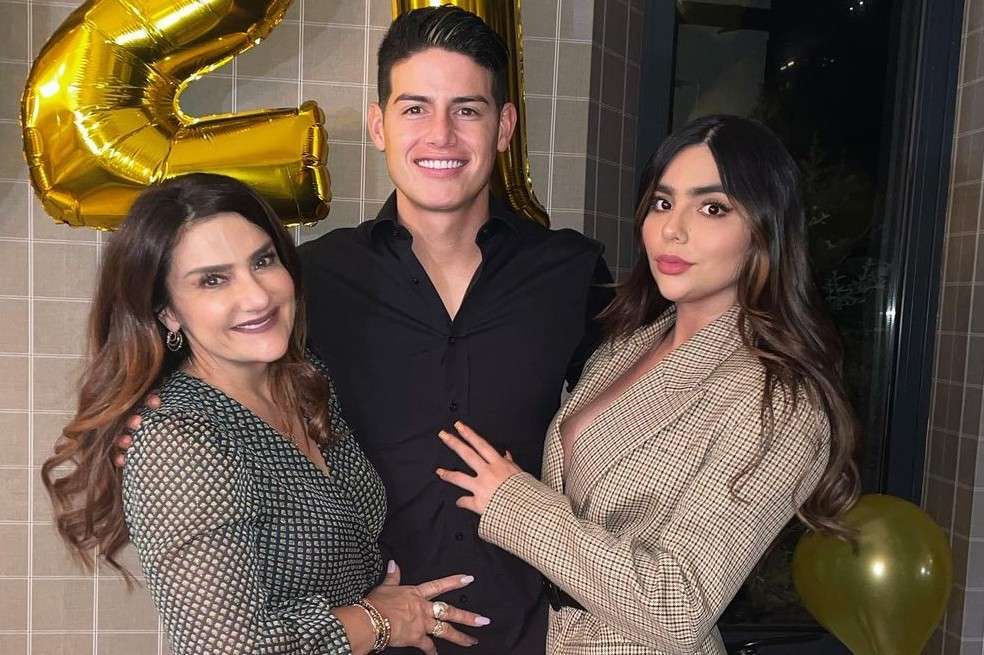 James Rodríguez junto a su mamá Pilar Rubio y su hermana Juana Valentina