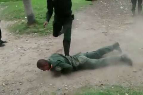 Bachilleres de la Policía se golpearon entre sí y quedaron registrados en video