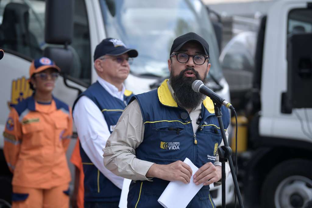 Director de la Unidad Nacional para la Gestión del Riesgo de Desastres (UNGRD), durante la entrega de 16 carrotanques distribuidos así: 2 para Riohacha, 2 para Uribia, 2 para Maicao 2 para Manaure, mientras que el Ejército Nacional y la Defensa Civil recibieron 4 cada entidad.
