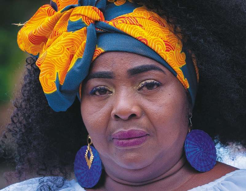 El turbante fue apropiado y resignificado por el pueblo negro, cuyas creencias, costumbres y humanidad intentaron exterminar.