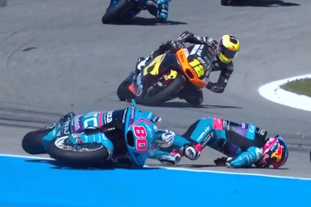 David Alonso, tras el choque que lo sacó de la carrera.