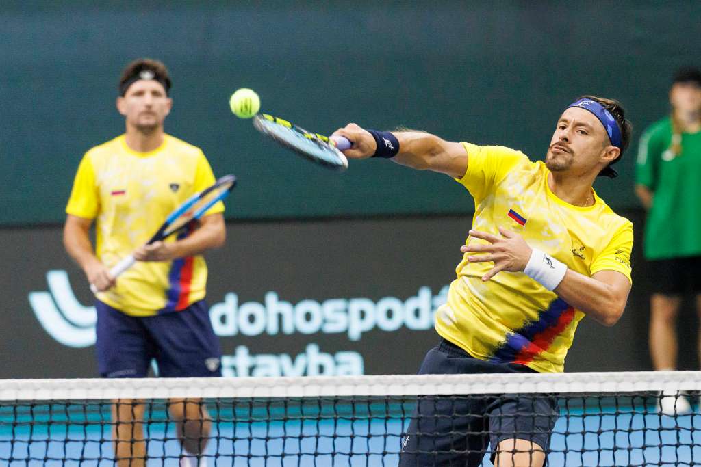 Nicolás Barrientos y Cristian Rodríguez (der.) enfrentaron a Lukas Klein y Milos Karol en el partido de dobles.