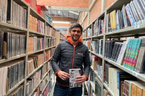 Juan José Daza y los libros sin fronteras