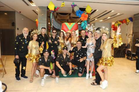 Amparo Grisales, Rey Ruiz y más famosos brillaron en la Batalla de las Flores