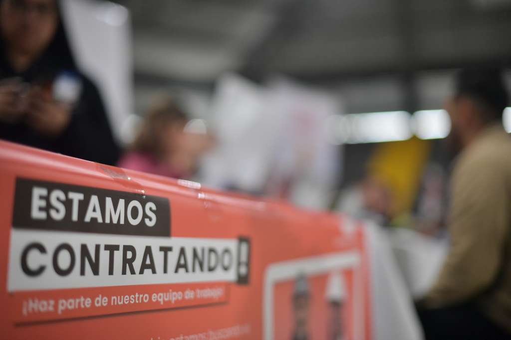 Feria de empleo organizada por la Secretaría Distrital de Desarrollo Económico realizada en el Palacio de los Deportes, la cual busca ofrecer más de 3.000 puestos de trabajo en el sector de la construcción y movilidad.