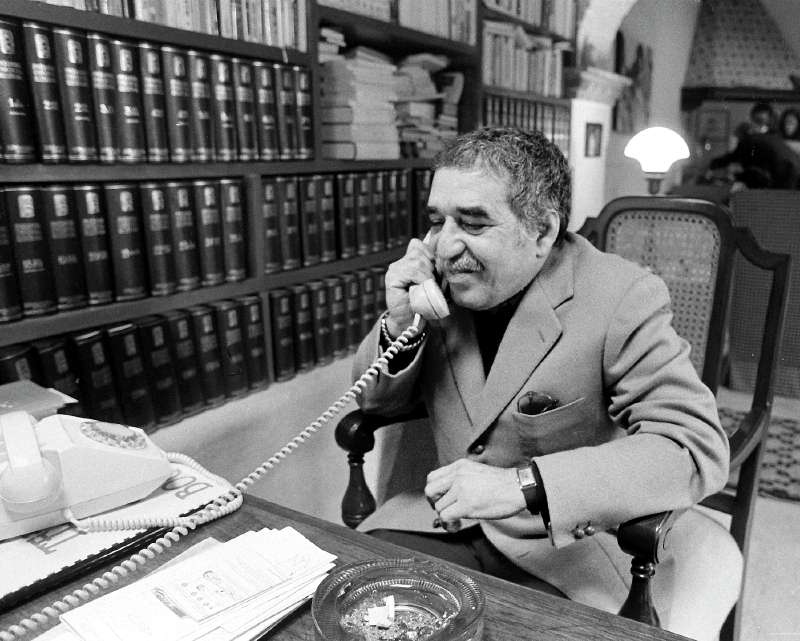 Gabriel Garcia Márquez (1927-2014) en su estudio en Ciudad de México.