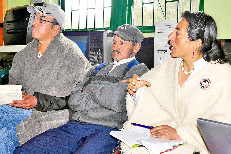 Filiberto Baquero, presidente de Sintrapaz, y sus compañeros Gustavo Delgado y Aracely Romero.  / Steve Boucher